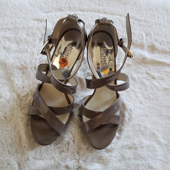 Michael Kors "Evie" Cinder Patent Leather High Heel Platform Sandal Taupe Grey - Picture 2 of 12